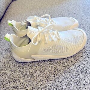Vivo Barefoot Motus strengths women’s sneakers size eu 39/womens 8 white